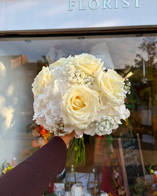 Ivory rose bouquet
